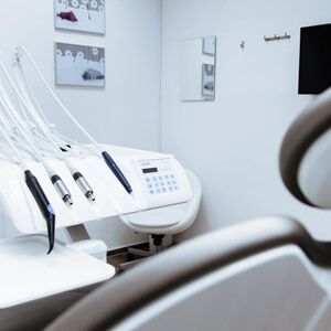 مركز دكتور محمد عماره لتجميل الاسنان Omara Dental Center