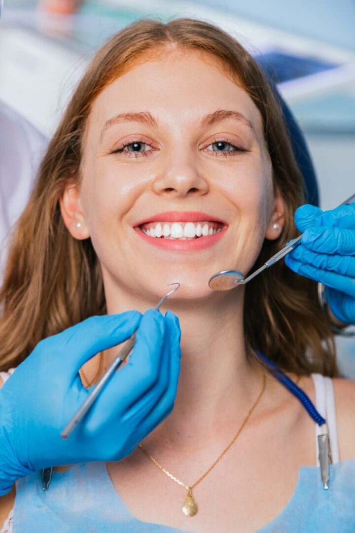 خلع الأسنان مركز الدكتور عمارة لطب الاسنان Tooth extraction Omara Dental Centers