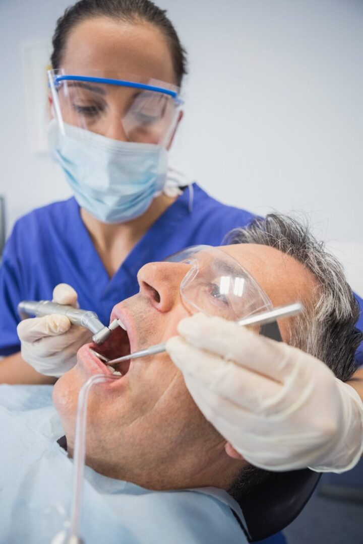 خلع ام حشوات الاسنان مركز الدكتور عمارة لطب الاسنان Tooth Extraction or Fillings Omara Dental Centers
