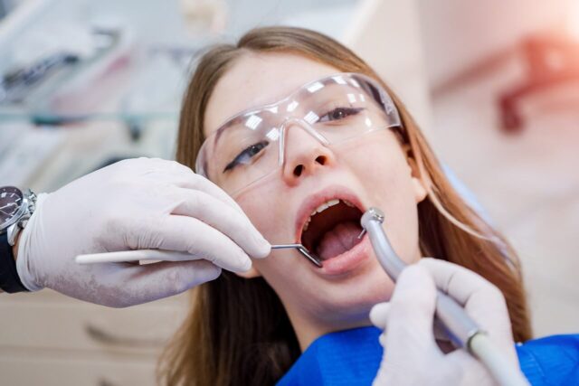 خلع ام حشوات الاسنان مركز الدكتور عمارة لطب الاسنان Tooth Extraction or Fillings Omara Dental Centers , Estrazione o otturazioni dentali , Extraction ou Obturations Dentaires , Dr. Mohamed Omara