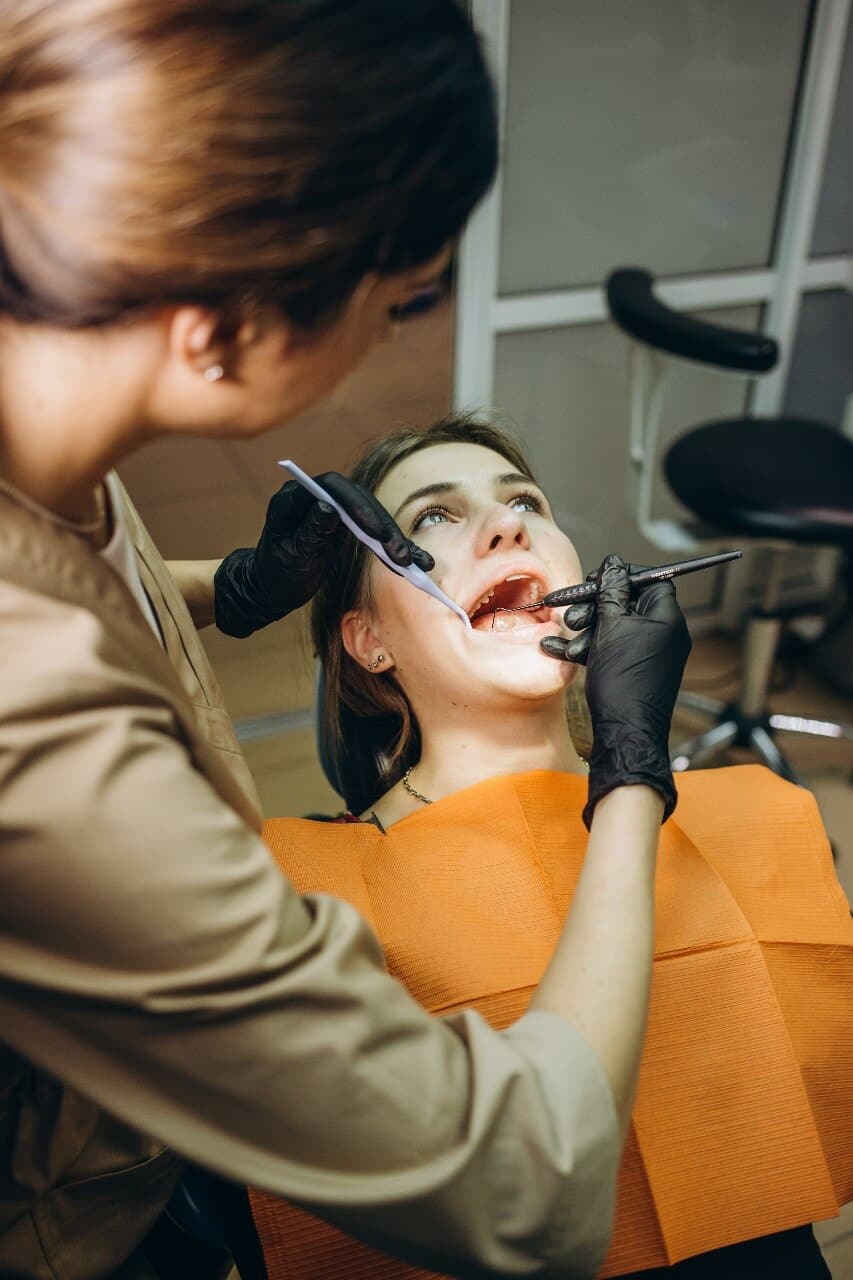 خلع الأسنان مركز الدكتور عمارة لطب الاسنان Tooth extraction Omara Dental Centers