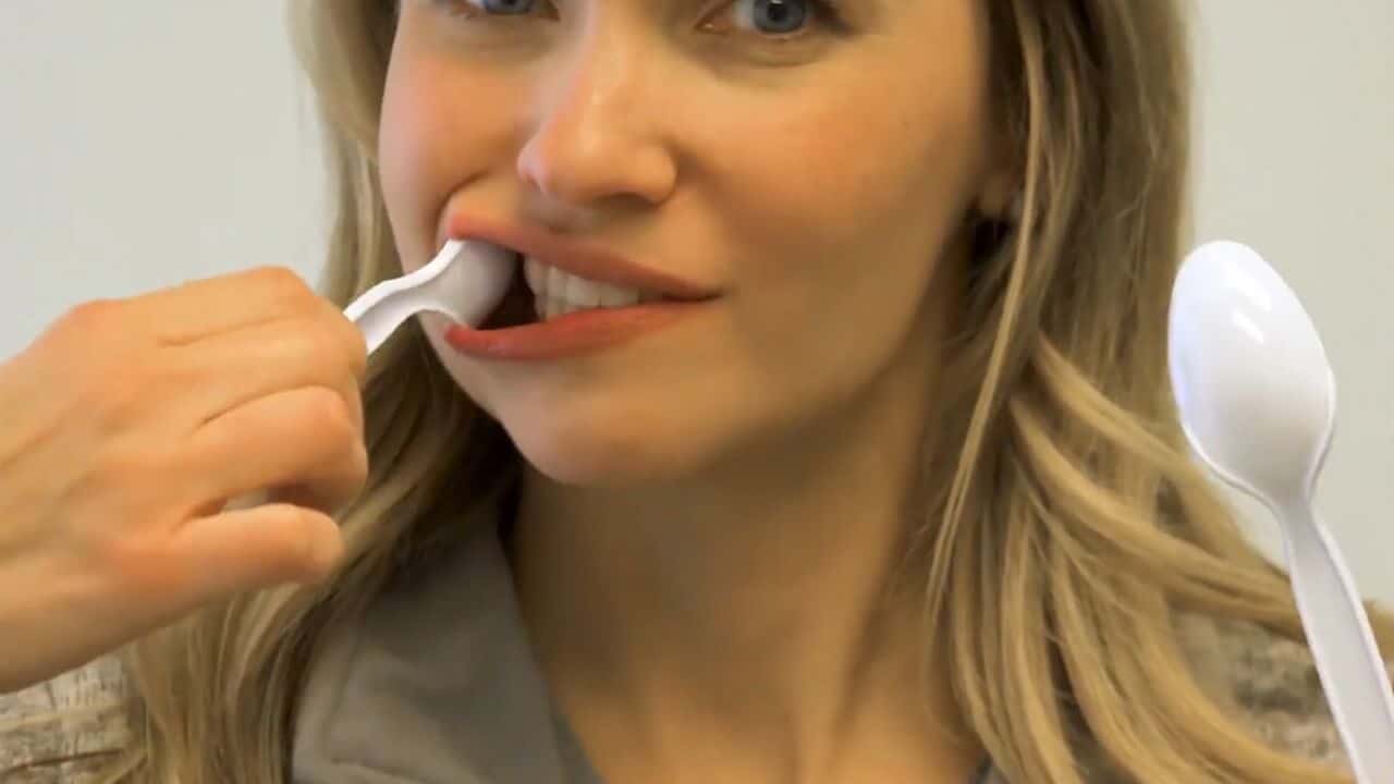 كيف تصور أسنانك مركز عمارة للأسنان Omara Dental Centers. How to take photos of your teeth