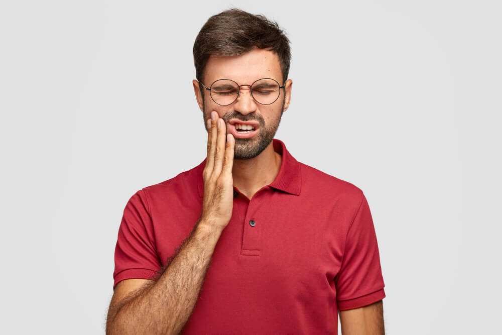 الفرق بين التهابات اللثة وأمراض اللثة علامات وأسباب وعلاج مركز الدكتور محمد عمارة لطب الاسنان The difference between gingivitis and gum disease , La differenza tra gengivite e malattie gengivali
