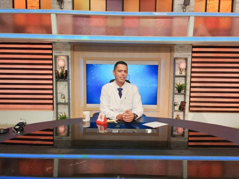 الدكتور محمد عماره مقدم برنامج الطب ببساطة صاحب مراكز الدكتور محمد عماره لطب الاسنان - Medicine Simply with Dr. Mohamed Omara - Medicina semplicemente con il Dott. Mohamed Omara - La médecine simplement avec le Dr. Mohamed Omara