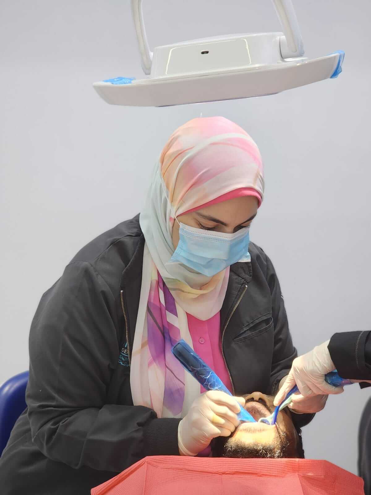 أطباء مراكز الدكتور محمد عماره لطب الاسنان 3 -